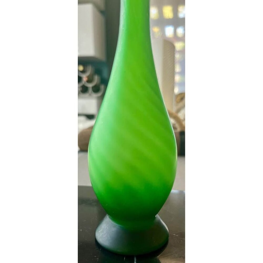 Vintage Norcrest Blown Green Frosted Glass Diagonal Swirl Bud Vase-Japan - Picture 4 of 5